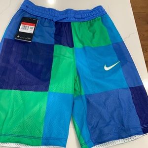 Nike reversible basketball boys shorts size L